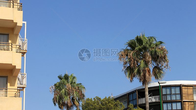 在挑选冬令营住宿时，安全绝对是首要考虑的因素。以下是一些关键的安全要点：
